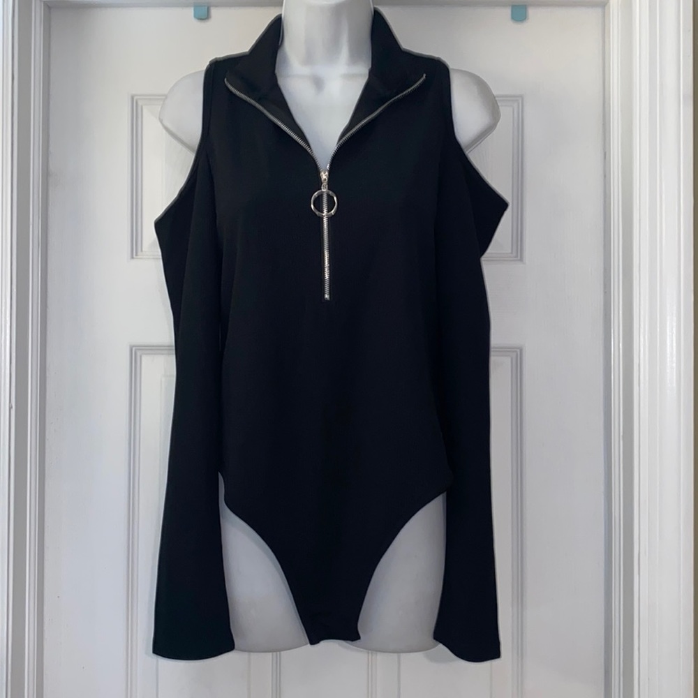 NWOT cold Shoulder bodysuit Sz XL